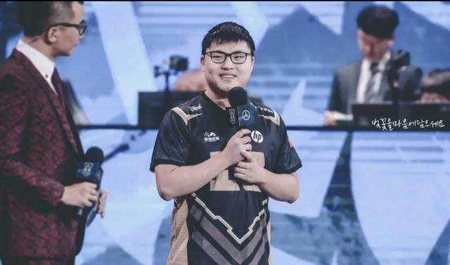 法尔克：若收到万欧莱比锡愿意卖西蒙斯，球员会去英超.