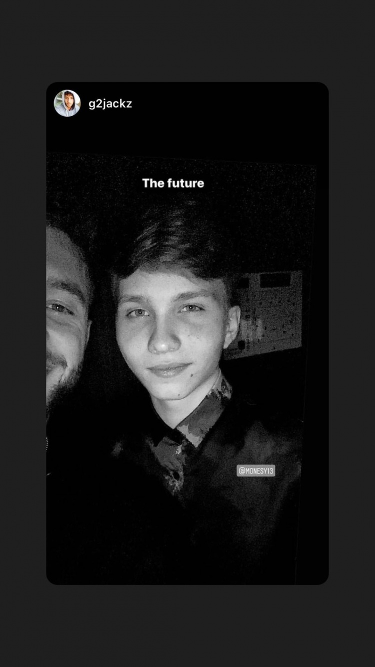 体育NBA：勇士队和库里完成一年续约