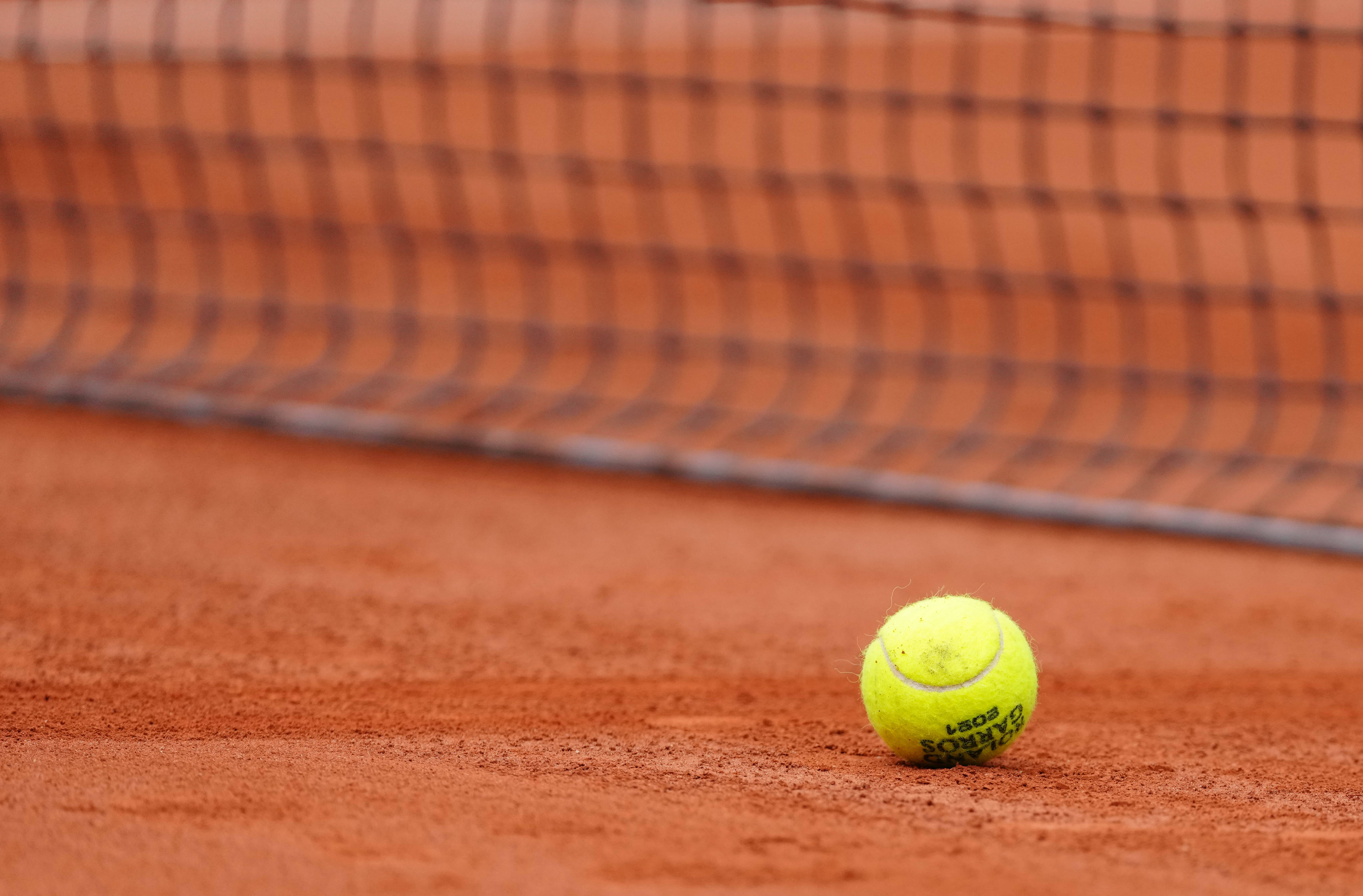 转会策略应 转会策略应